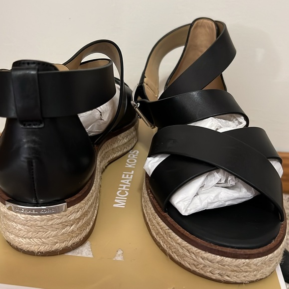 NWT Michael Kors “Darby” leather platform sandal in size 7.5 - Picture 3 of 11